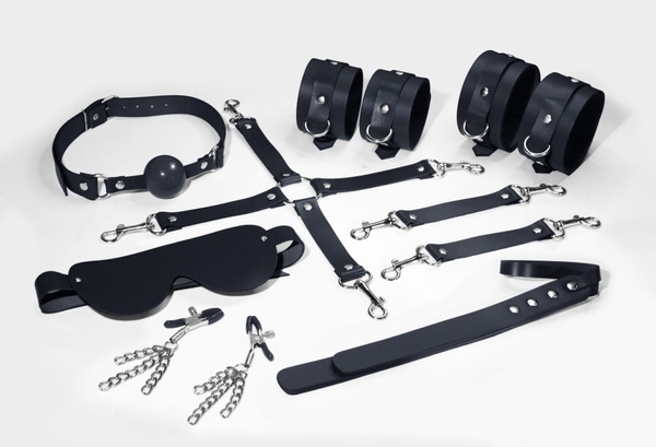 Набір Feral Feelings BDSM Kit 7 Black, наручники, поножі, конектор, маска, паддл, кляп, затискачі SO8276